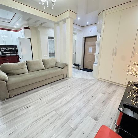 Two Bedroom Large Apartment In Chisinau Exterior photo
