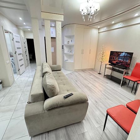Two Bedroom Large Apartment In Chisinau Exterior photo