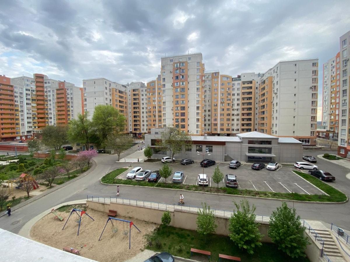 Two Bedroom Large Apartment In Chisinau Exterior photo