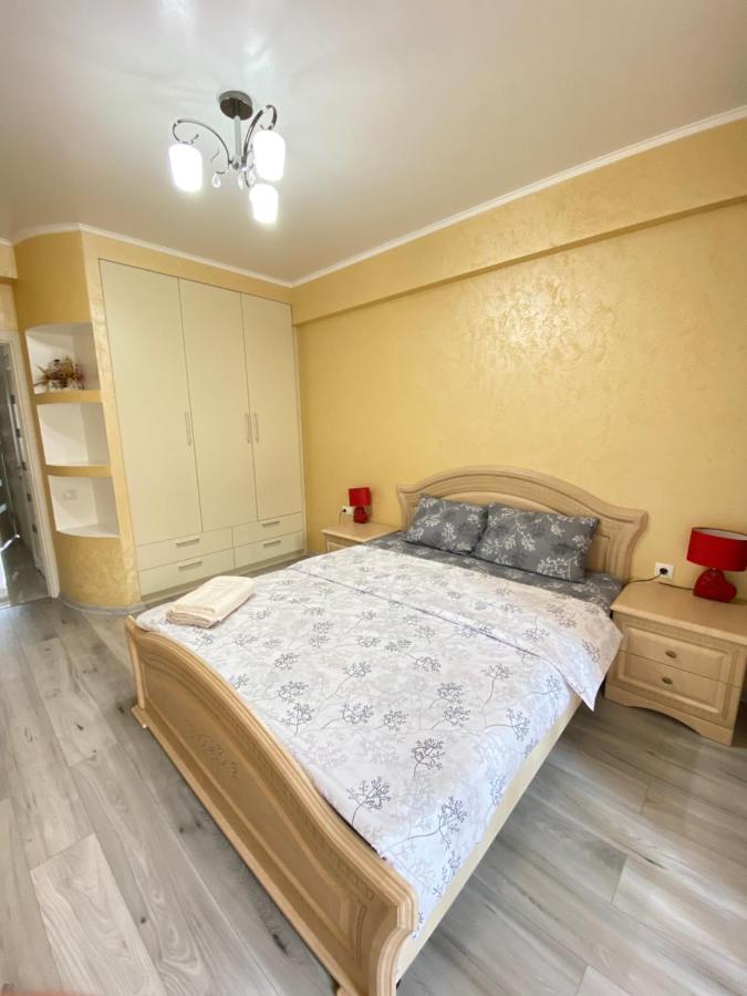 Two Bedroom Large Apartment In Chisinau Exterior photo
