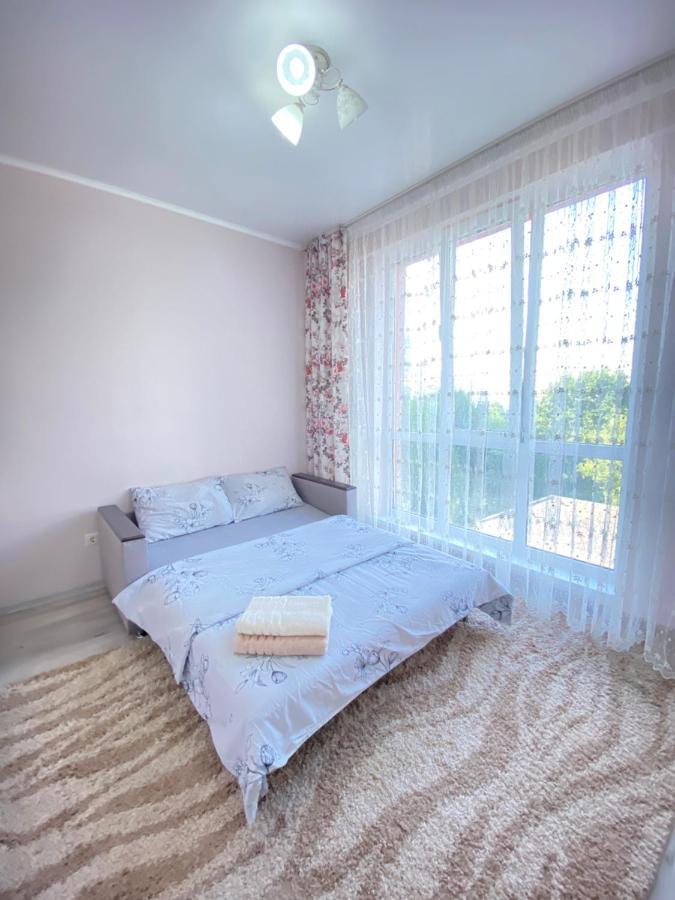 Two Bedroom Large Apartment In Chisinau Exterior photo