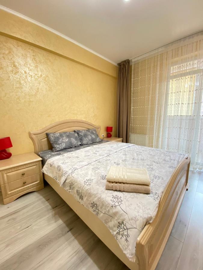 Two Bedroom Large Apartment In Chisinau Exterior photo