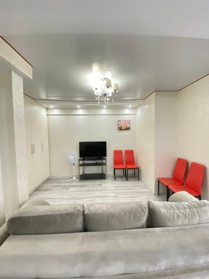 Two Bedroom Large Apartment In Chisinau Exterior photo